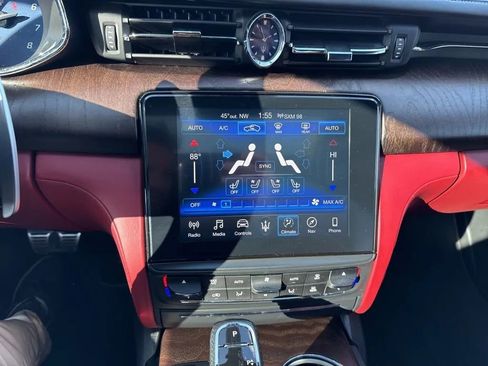 Used 2019 Maserati Quattroporte S image 11