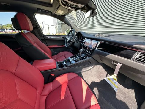 Used 2026 Porsche Macan AWD/4WD image 39