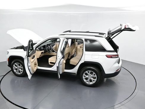Used 2023 Jeep Grand Cherokee Limited AWD/4WD image 42