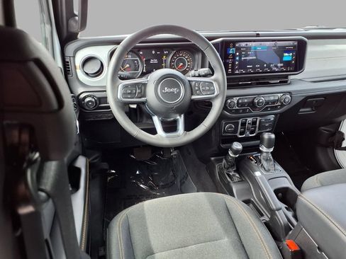 Used 2025 Jeep Wrangler Unlimited Sahara AWD/4WD image 6