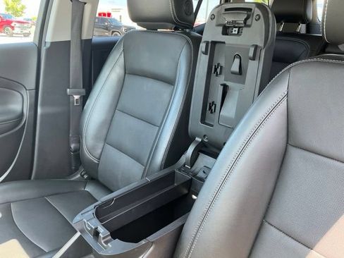 Used 2023 GMC Terrain SLT w/ Infotainment Package II FWD image 31