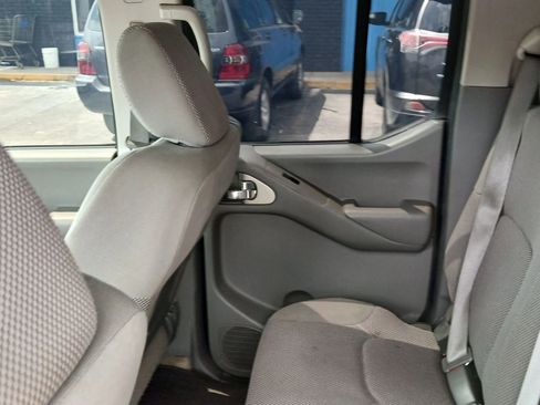 Used 2014 Nissan Frontier SV w/ SV Value Truck Package RWD image 19