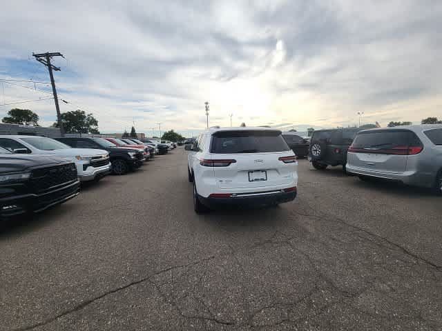 Used 2023 Jeep Grand Cherokee L Laredo AWD/4WD image 19