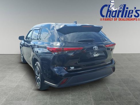 Used 2023 Toyota Highlander XLE AWD/4WD image 5
