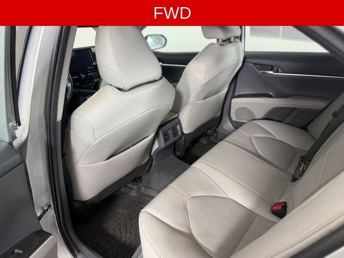 Used 2022 Toyota Camry XLE FWD image 14