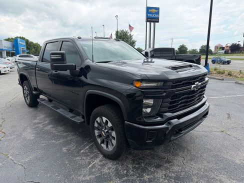 Used 2024 Chevrolet Silverado 2500 Custom w/ Custom Value Package AWD/4WD image 2