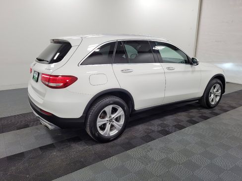 Used 2018 Mercedes-Benz GLC 300 4MATIC w/ Premium Package image 10