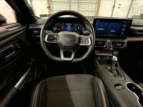 Used 2025 Ford Mustang Coupe RWD image 5