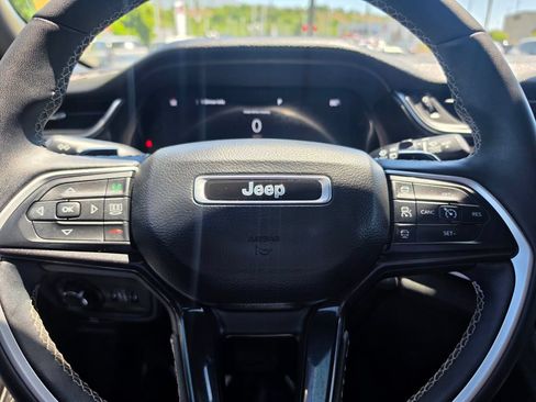 Used 2023 Jeep Grand Cherokee Altitude AWD/4WD image 17