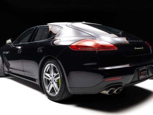 Used 2016 Porsche Panamera S image 21