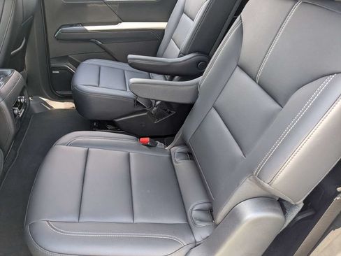 Used 2026 GMC Acadia Elevation w/ Elevation Premium Package FWD image 14
