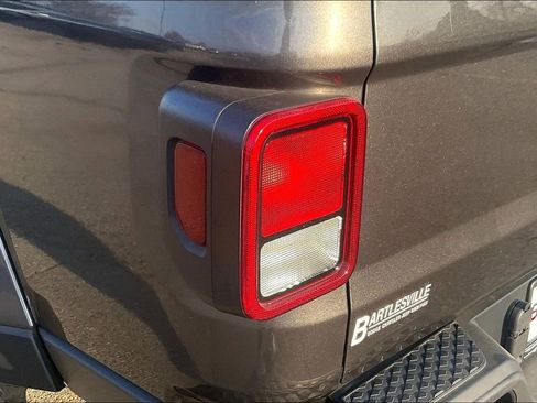 Used 2021 Jeep Gladiator Willys image 28