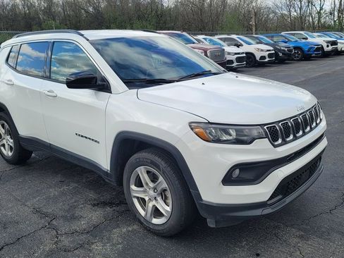 Used 2024 Jeep Compass Latitude AWD/4WD image 8
