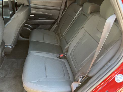 Used 2025 Hyundai Tucson SE image 18