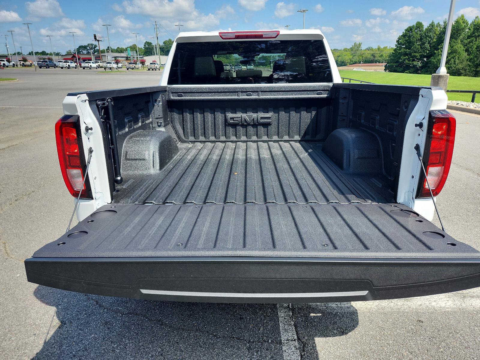 New 2026 GMC Sierra 1500 SLE AWD/4WD image 9