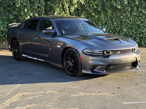 Used 2017 Dodge Charger R/T image 2
