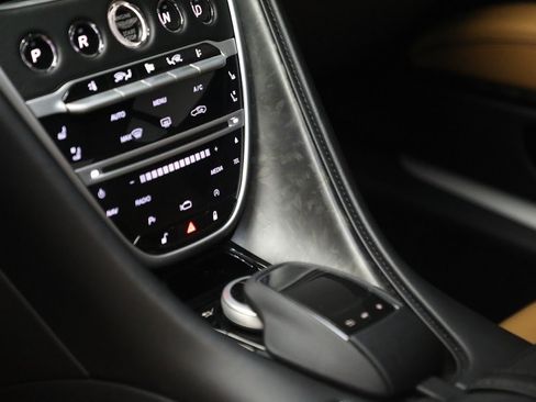 Used 2019 Aston Martin DBS Superleggera RWD image 18