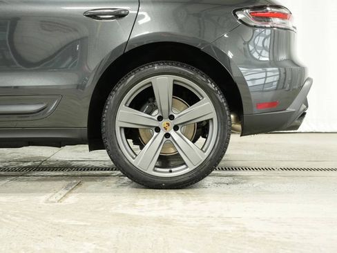 Used 2025 Porsche Macan image 43
