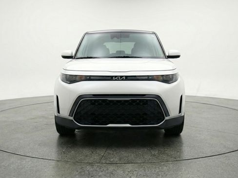 Used 2025 Kia Soul LX w/ LX Technology Package FWD image 2