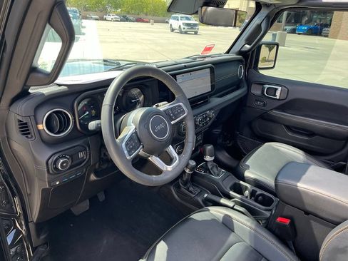 Used 2024 Jeep Wrangler Unlimited Sahara w/ Technology Group AWD/4WD image 13