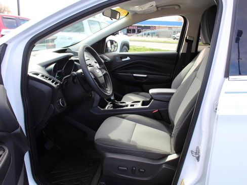 Used 2017 Ford Escape SE image 9