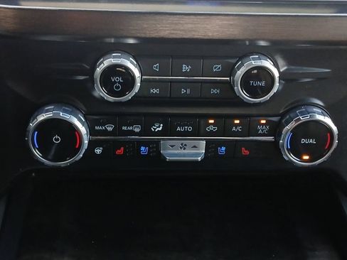 Used 2024 Ford F250 Lariat w/ Black Appearance Package AWD/4WD image 4