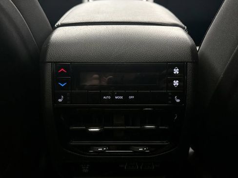 Used 2023 Jeep Grand Cherokee L Limited w/ Black Appearance Package AWD/4WD image 20