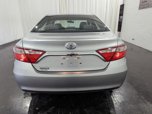 Used 2016 Toyota Camry LE image 8