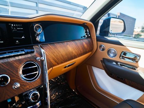 Used 2025 Rolls-Royce Cullinan image 91