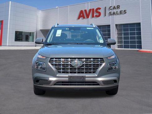 Used 2025 Hyundai Venue SEL FWD image 2