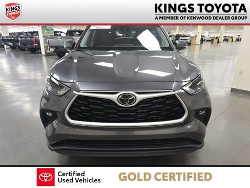 Certified 2024 Toyota Highlander XLE AWD/4WD image 3