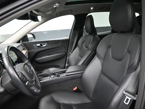 Used 2021 Volvo XC60 T5 Momentum w/ Premium Package image 16