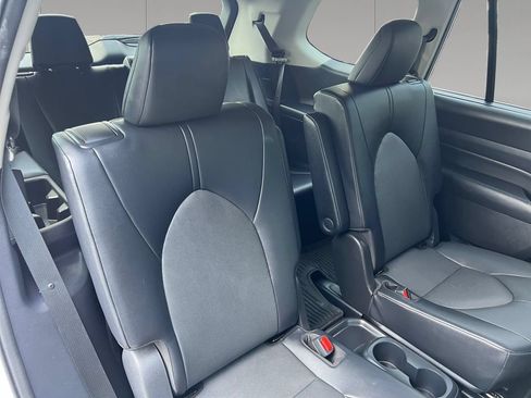 Used 2024 Toyota Grand Highlander AWD image 17