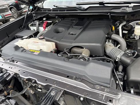 Used 2022 Toyota Tundra SR5 w/ SR5 Premium Package AWD/4WD image 30