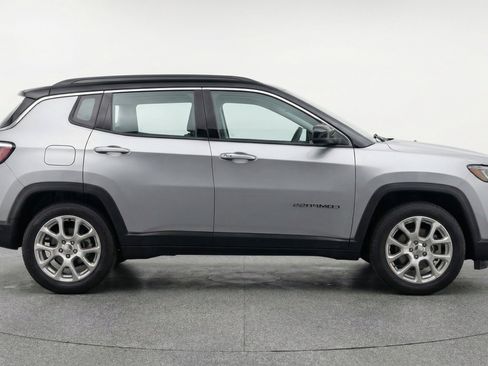 Used 2025 Jeep Compass Limited AWD/4WD image 11