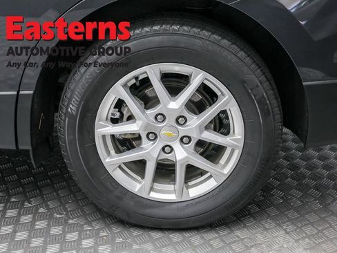 Used 2022 Chevrolet Equinox LT w/ LPO, Floor Liner Package image 8