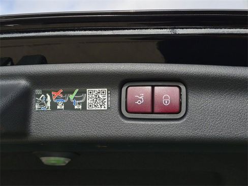 Certified 2025 Mercedes-Benz C 300 Sedan image 11