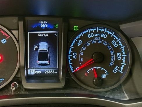 Used 2022 Toyota Tacoma SR image 12