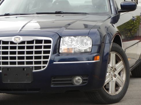 Used 2005 Chrysler 300 Touring w/ Comfort/Convenience Group AWD/4WD image 4