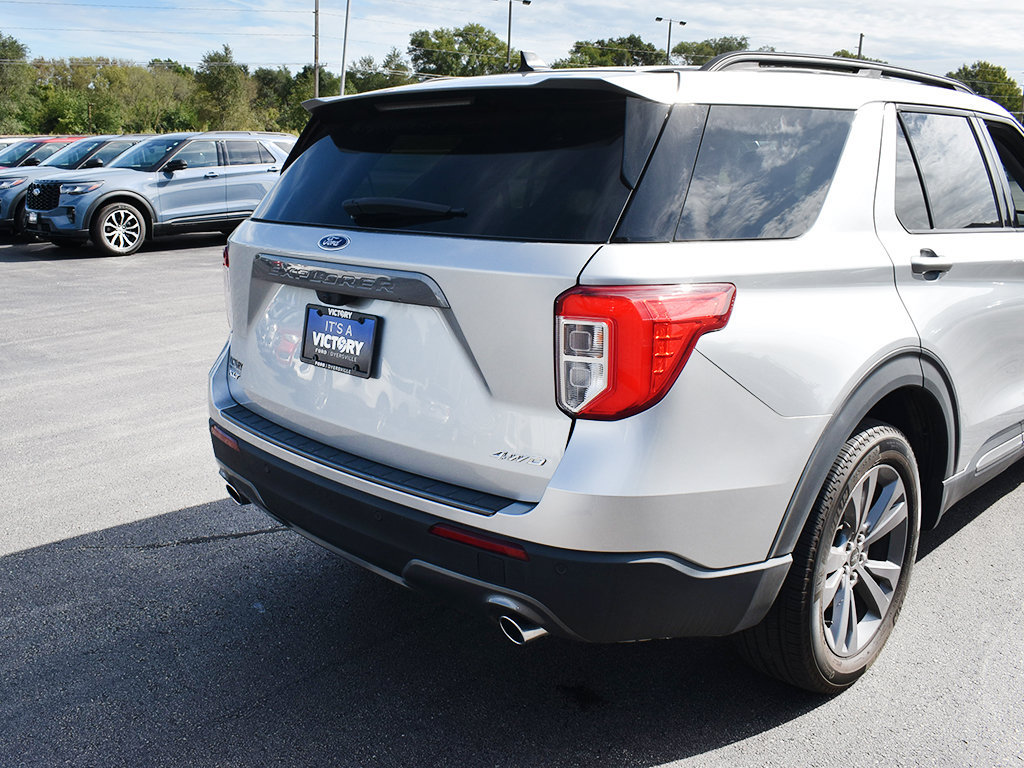 Used 2024 Ford Explorer XLT w/ Equipment Group 202A AWD/4WD image 31
