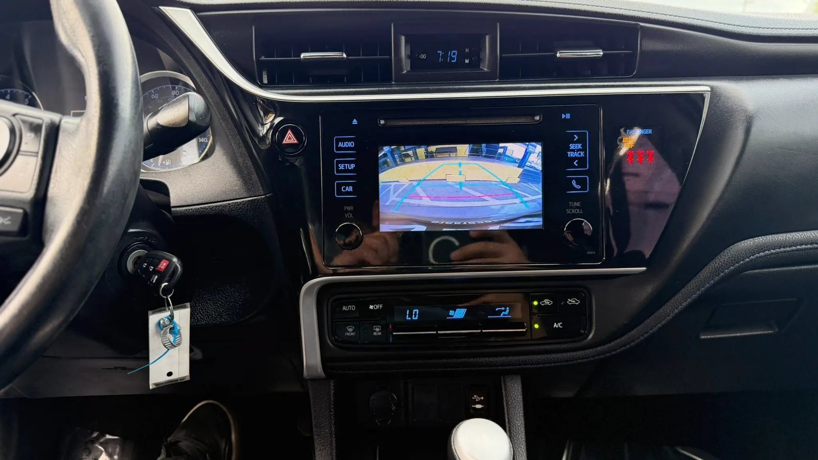 Used 2019 Toyota Corolla SE FWD image 17