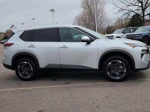 Used 2024 Nissan Rogue SV image 10