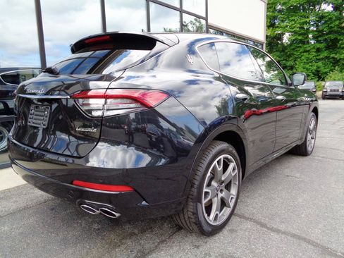 Used 2023 Maserati Levante GT AWD/4WD image 5