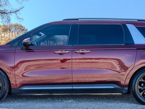 Used 2022 Kia Carnival SX Prestige image 2