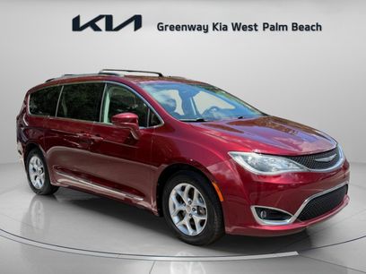 Used 2017 Chrysler Pacifica Touring-L w/ Tire & Wheel Group