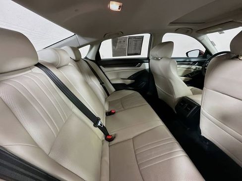 Used 2018 Honda Accord Touring image 29