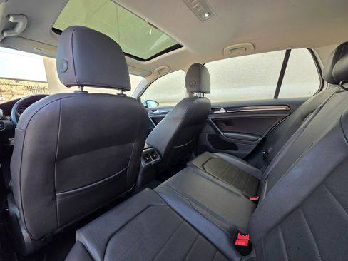 Used 2015 Volkswagen Golf S image 11