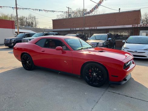Used 2014 Dodge Challenger SRT8 w/ Harman/Kardon Audio Group image 5