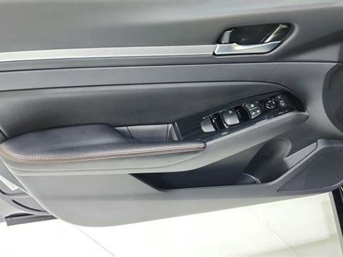 Certified 2025 Nissan Altima 2.5 SR FWD image 19