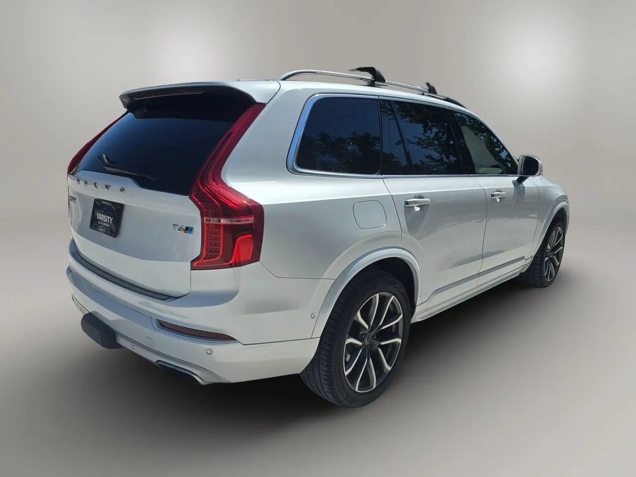 Used 2017 Volvo XC90 T6 Momentum w/ Vision Package AWD/4WD image 8